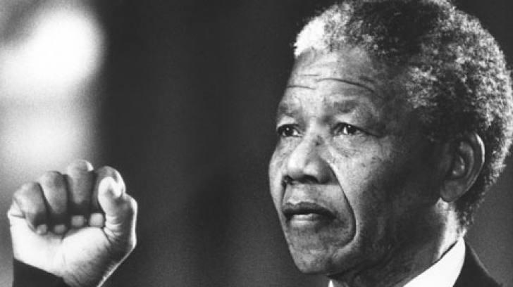 Parlamento grego homenageia Nelson Mandela