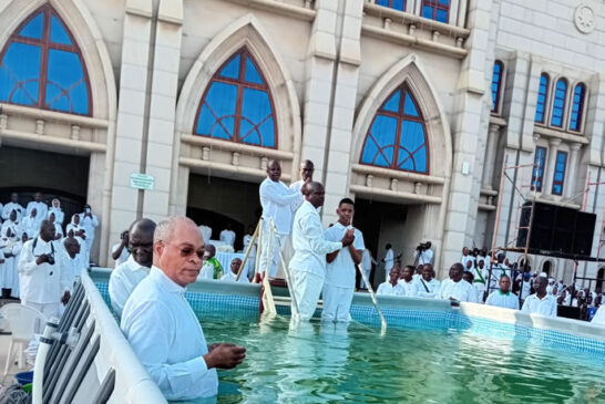 Baptismo: Provincia eclesiastica Pastor Dombaxe Malungo com 2230 catecumenos