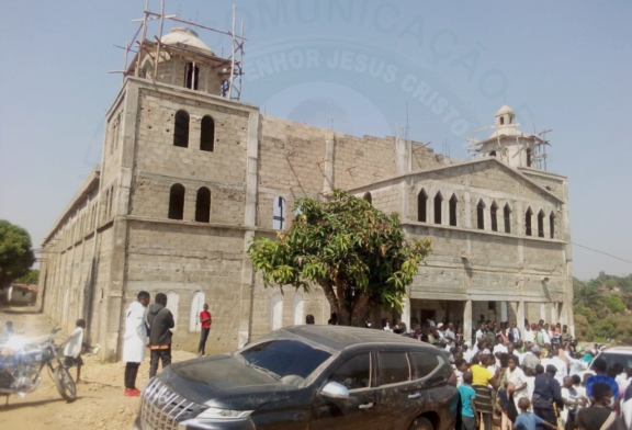 Obras do Templo da paróquia de Zulumongo em Maquela agradam o Líder Espiritual